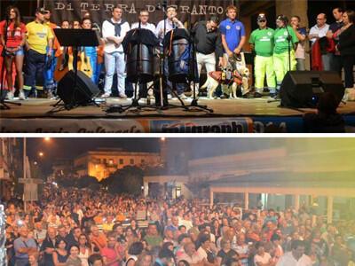 Immagine: 20140728.consegnabandierablu1164